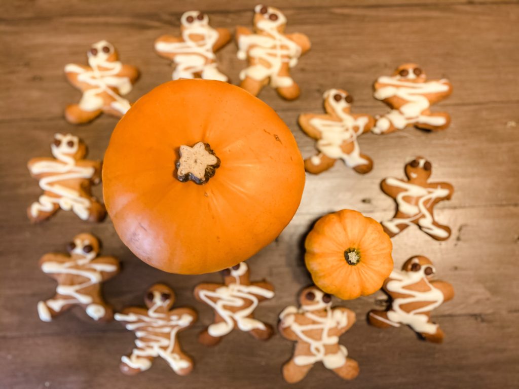 Halloween Gingerbread men with pumpkin