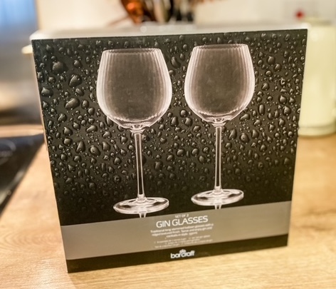 Set of ribbed gin glasses