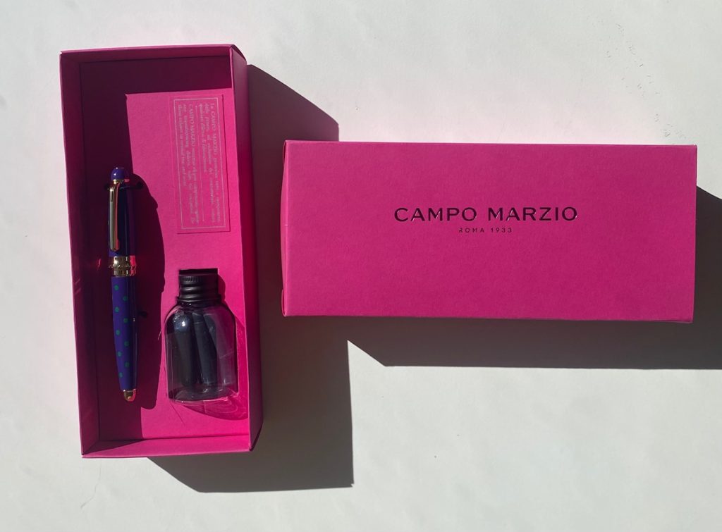 Beautiful fountain pen gift set purple design with polk dots in oink gift box
