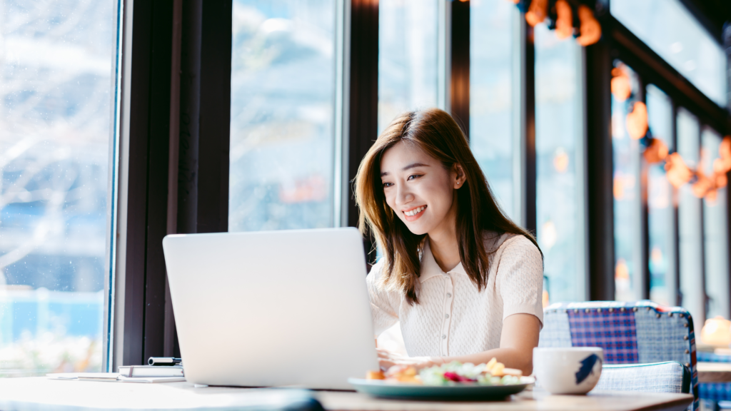Freelancer woeking ina cafe abroad